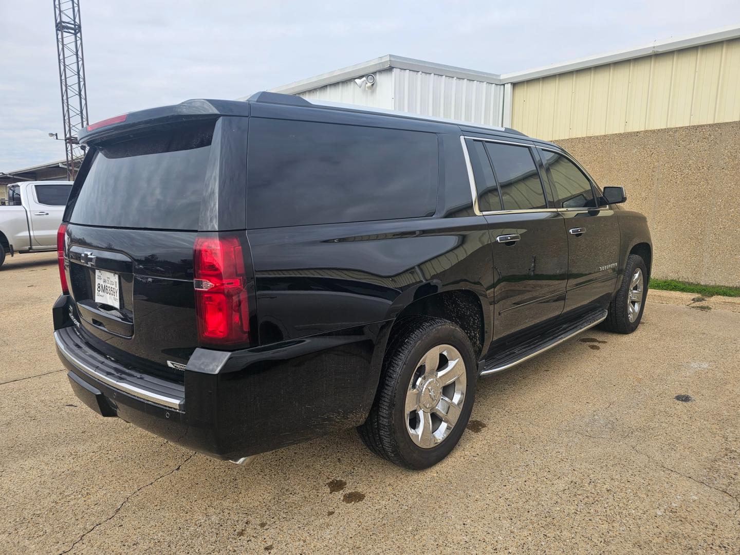 2018 BLACK Chevrolet Suburban Premier 2WD (1GNSCJKC3JR) with an 5.3L V8 OHV 16V engine, 6A transmission, located at 533 S Seven Points BLVD, Seven Points, TX, 75143, (430) 255-4030, 32.313999, -96.209351 - Photo#2